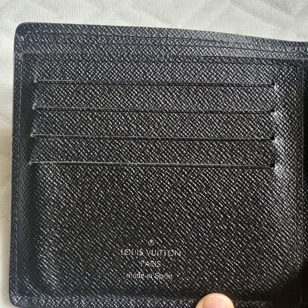 Louis Vuitton Epi Leather Bifold Wallet.. Authentic!! - Picture 11 of 13